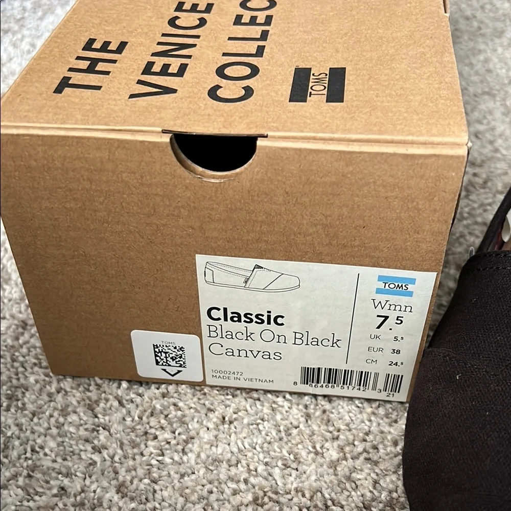 TOMS Classic Black Slip-On Shoes - Picture 5 of 5